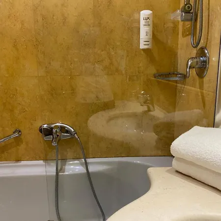 By Ihg 4*