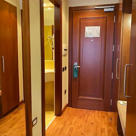 Hotel By Ihg