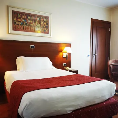 By Ihg 4* קליארי