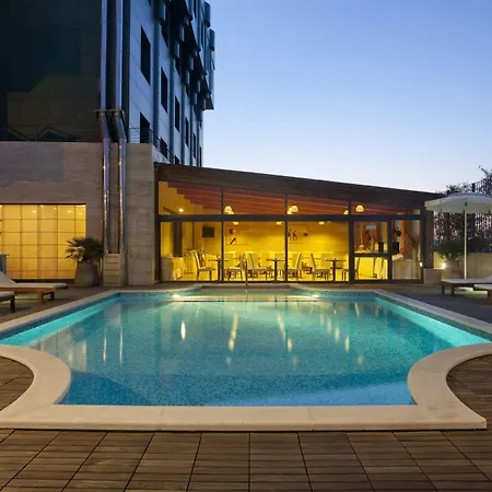 By Ihg 4*