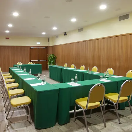 מלון By Ihg קליארי