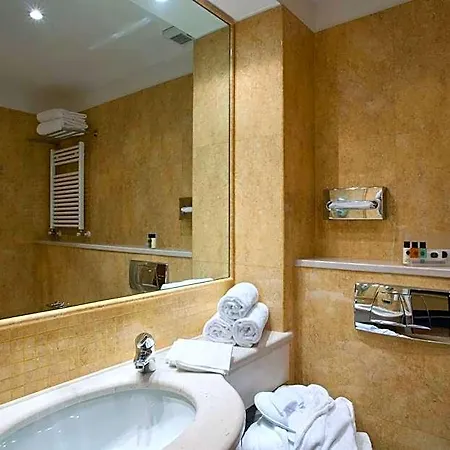 By Ihg