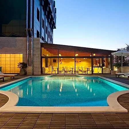 By Ihg 4*